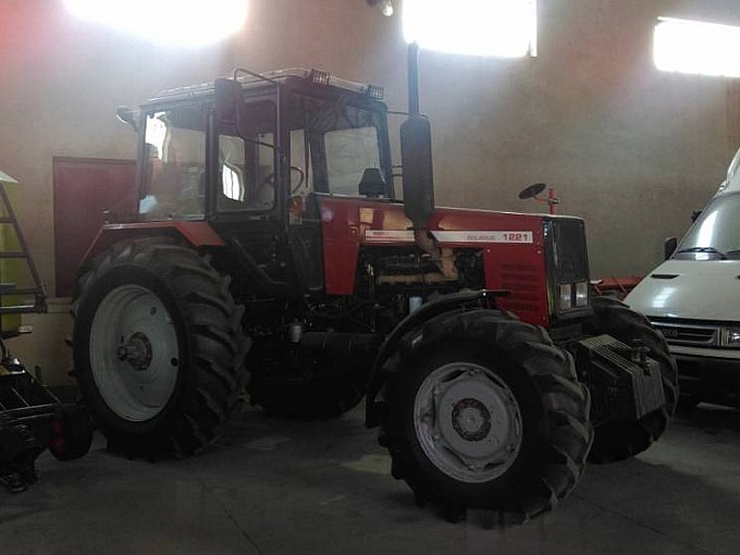 traktori belarus 1221