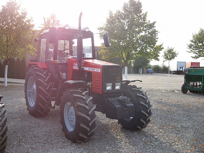 traktori belarus 1221 - novo