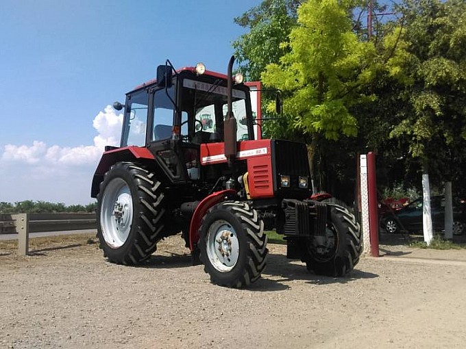 traktori belarus 821