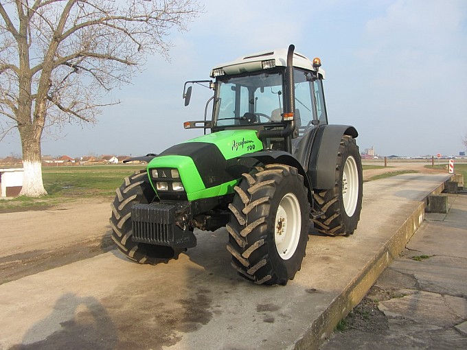 traktori deutz-fahr agrofarm 100