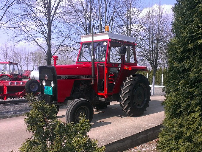 traktori imt 560