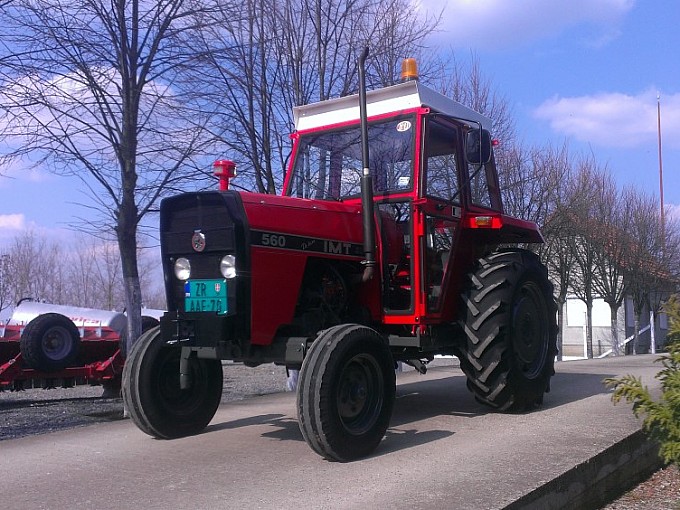 traktori imt 560