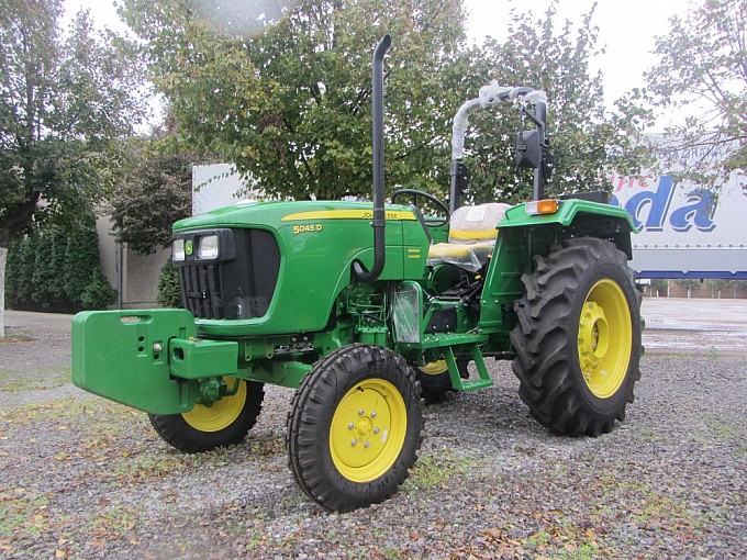traktori john deere 5045d