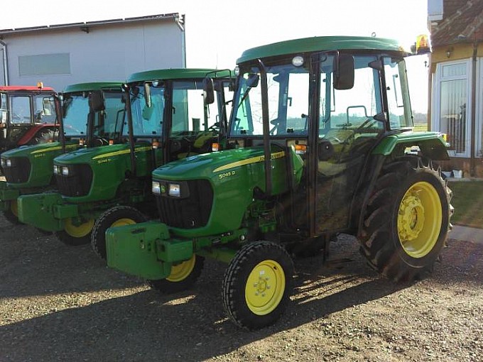 traktori john deere 5045d 