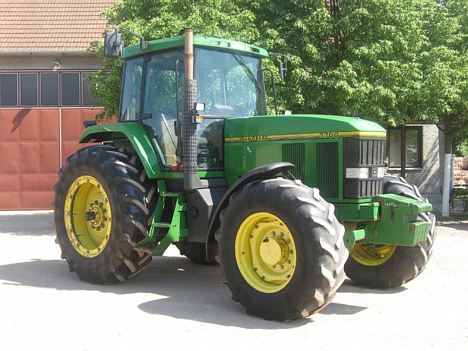 traktori john deere 7700