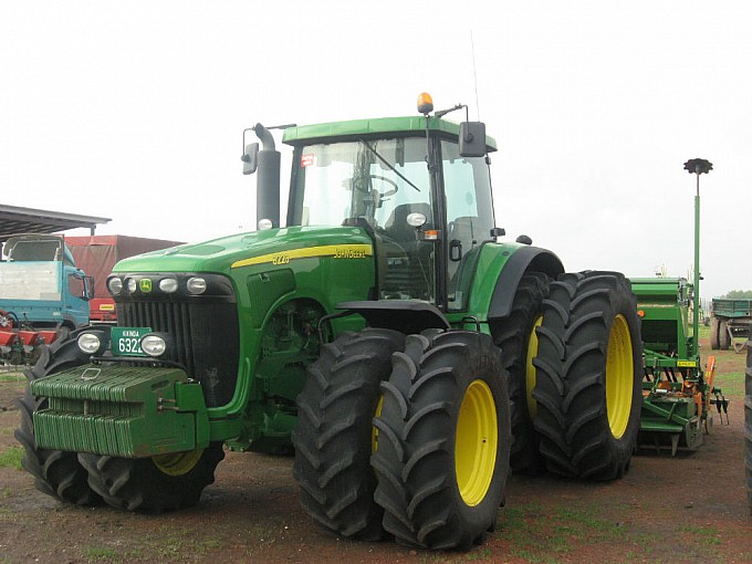 traktori john deere 8220
