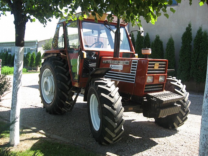 traktori yto 90