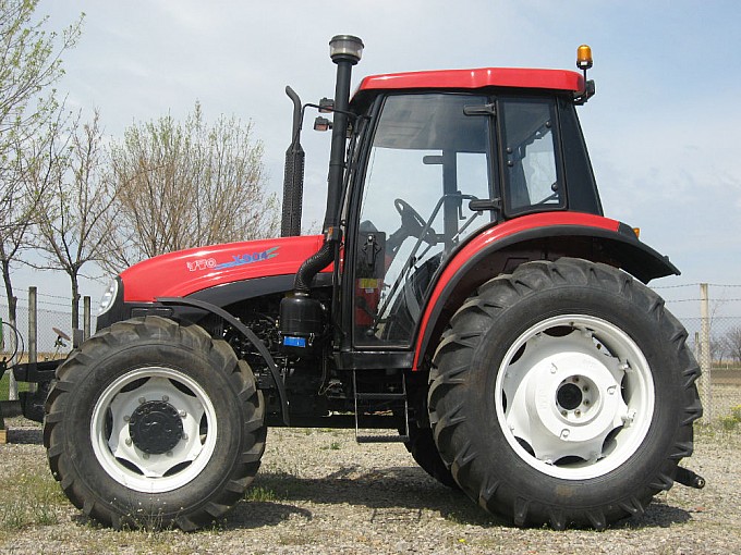 traktori yto x904 