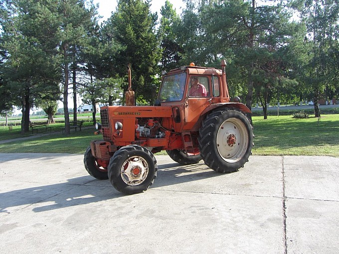 traktori belarus 82