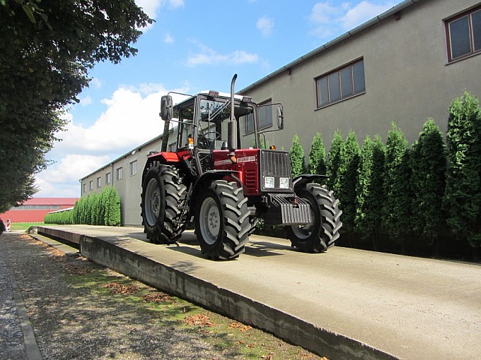 traktori belarus 892 ravan most