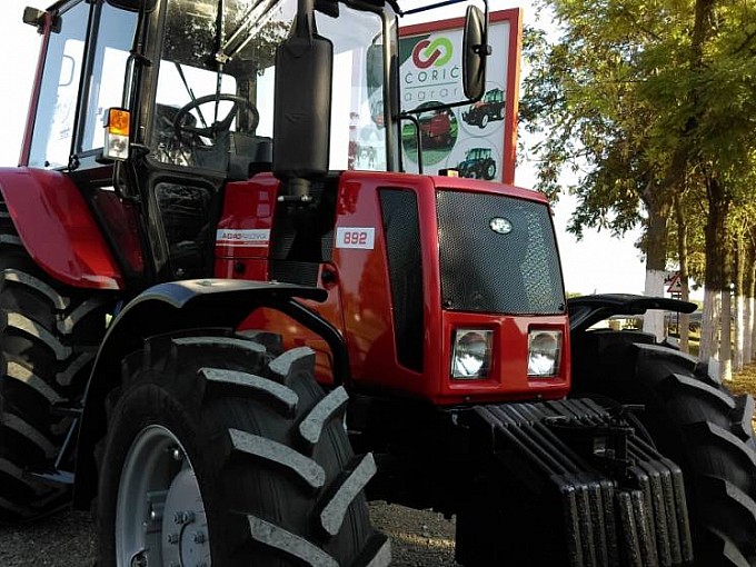 traktori belarus 892rm novi model