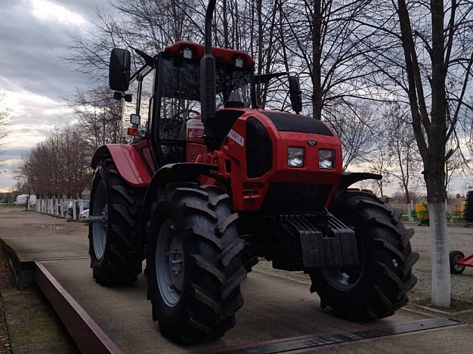 traktori belarus mtz 12213