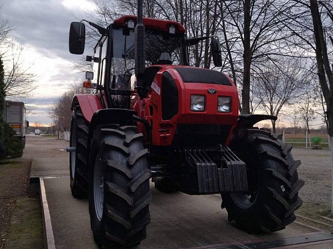 traktori belarus mtz 12213