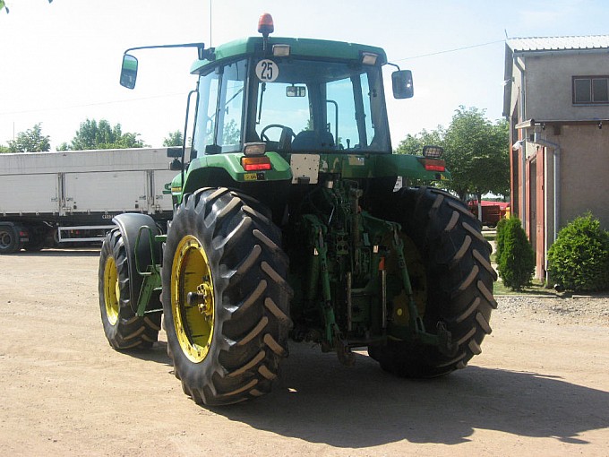 traktori john deere 7700