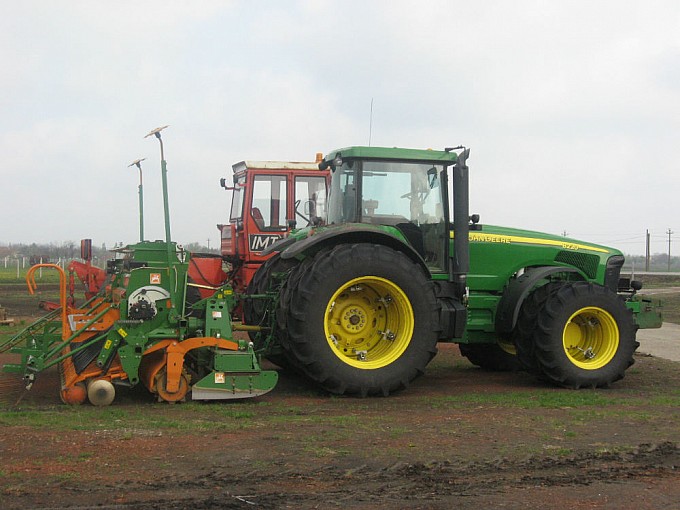 traktori john deere 8220