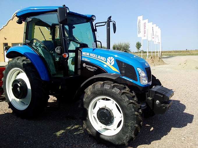 traktori new holland td590