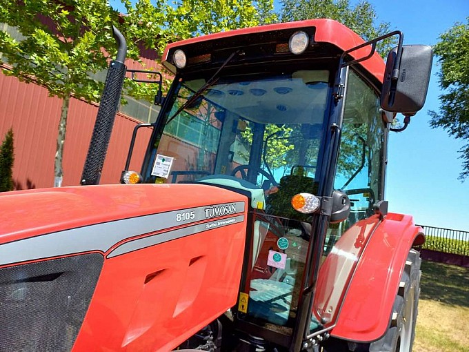traktori tumosan 8105